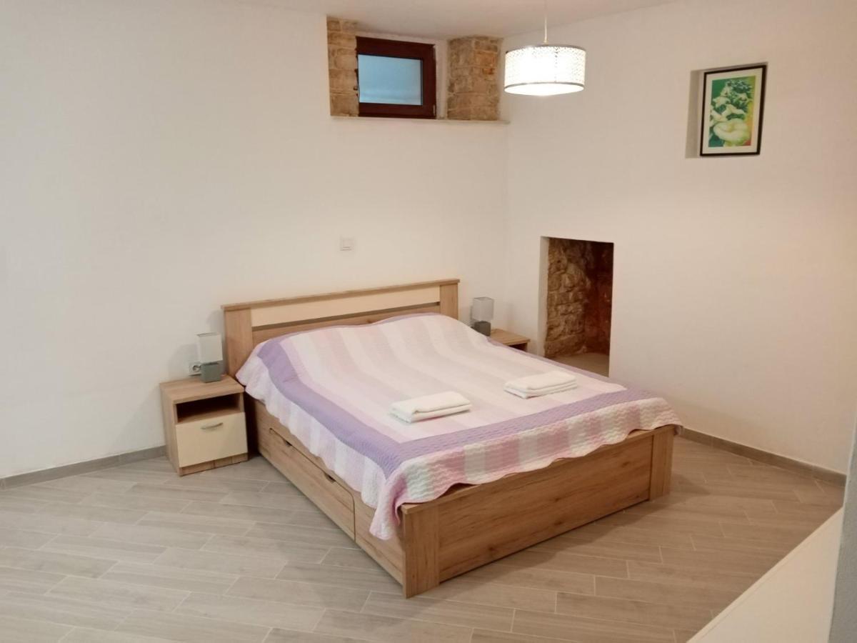 Apartment Elena Bale Eksteriør bilde